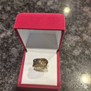 Elegant Gold Ring